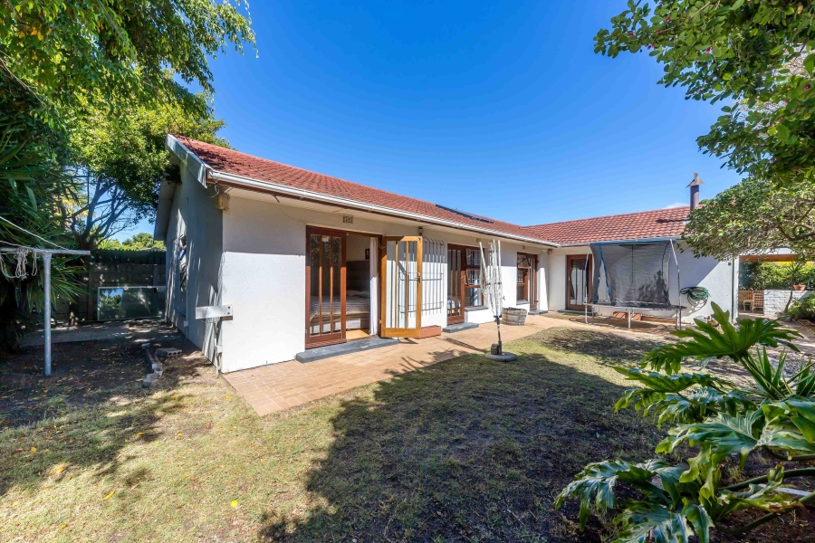 4 Bedroom Property for Sale in Heathfield Western Cape